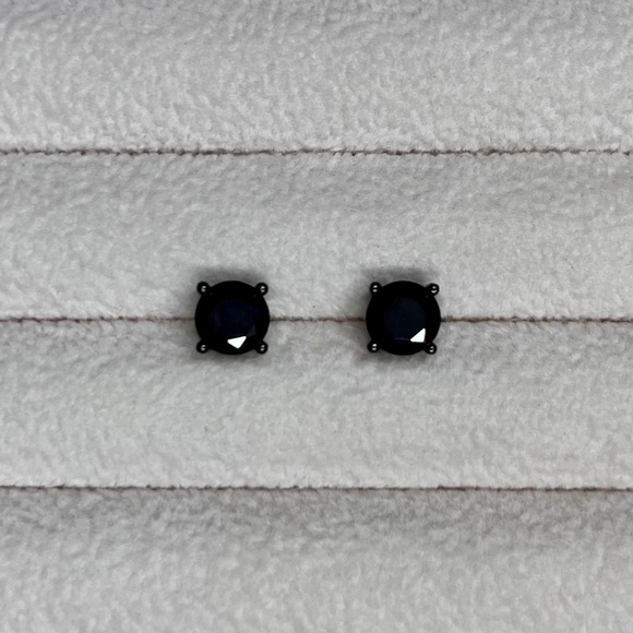E020Black Moissanite Studs